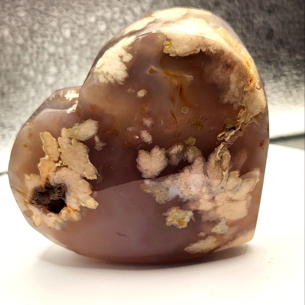 Heart-shaped flower agate